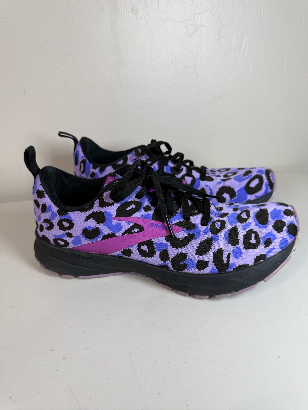 Brooks Revel 5 women's running shoes in a purple leopard print size 8.5